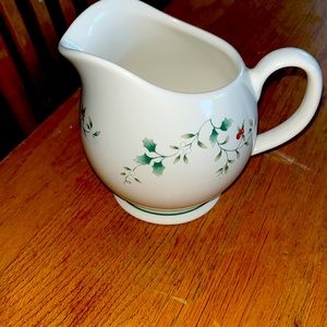 Pfaltzgraff Winterberry gravy pitcher